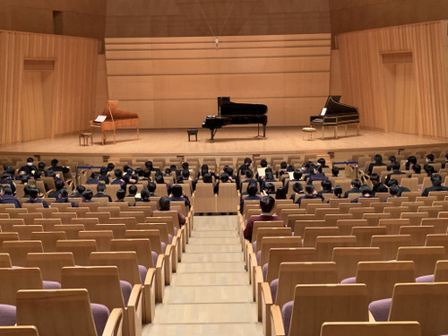 27083cb3d5904fe89930093b48d13984